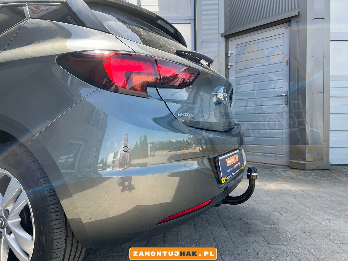 Opel Astra K z solidnym hakiem holowniczym Westfalia - gotowy do przewozu przyczep i akcesoriów